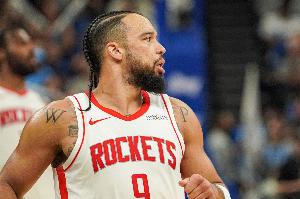 电竞比分网-先发制人！狄龙首节6中4高效贡献10分 三分3中2