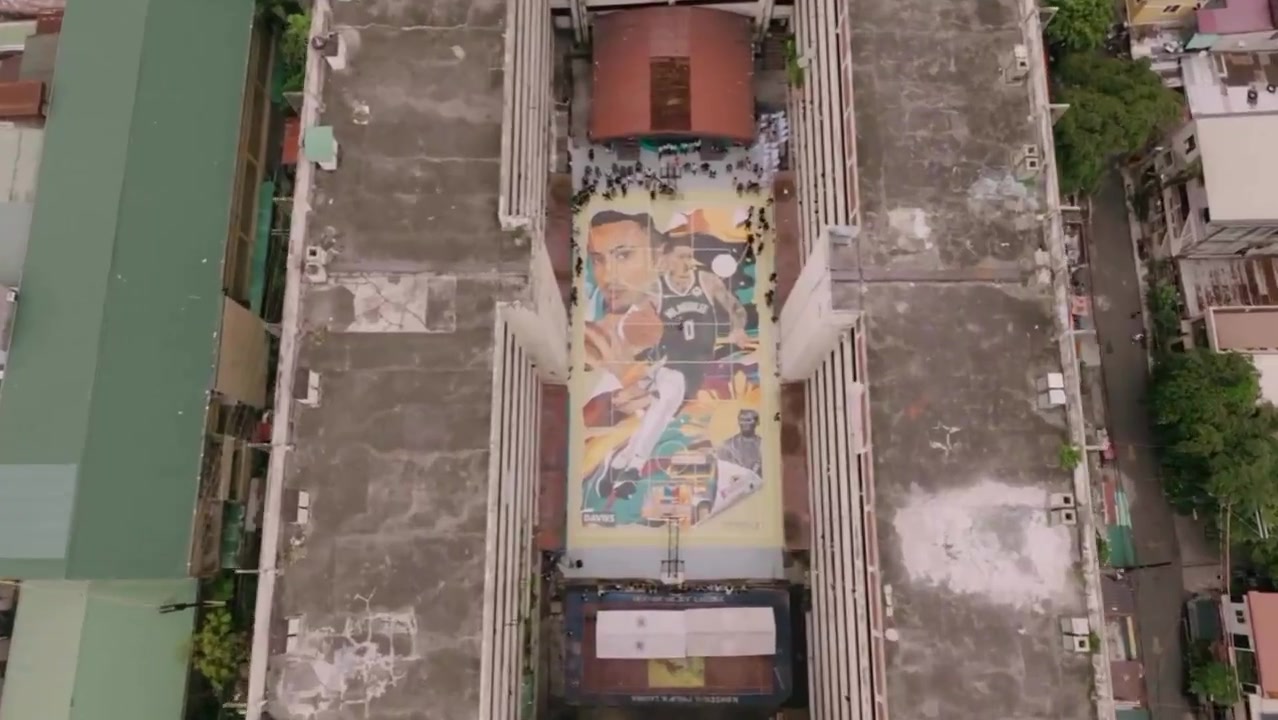 score电竞-震撼！美媒晒菲律宾一处有着库兹马巨幅画像的篮球场