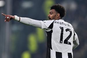 斯基拉：尤文图斯已与切尔西展开谈判，尝试留下维加