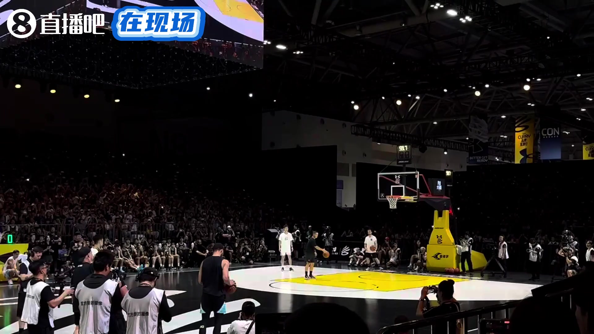 库里训练营第三日：超远三分信手拈来 换手绕腰拉杆上篮一气呵成